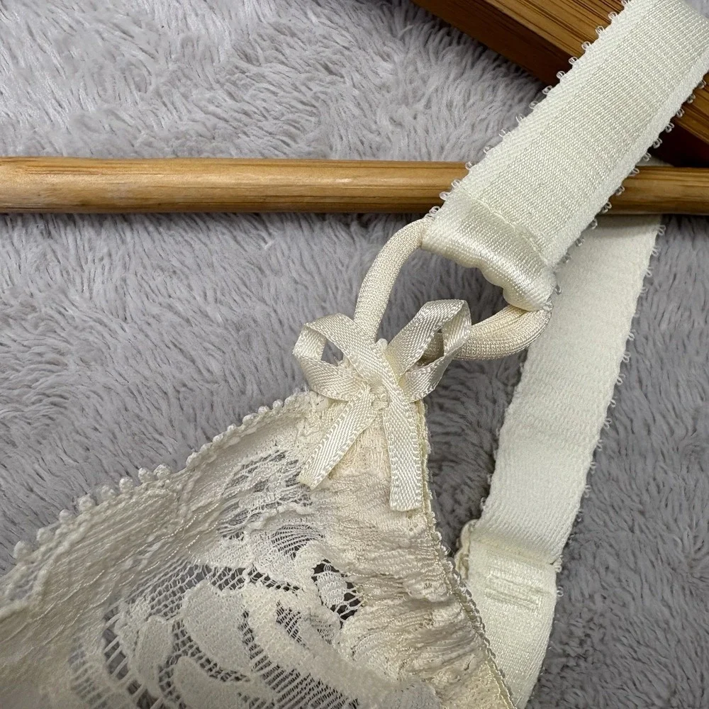 Victoria's Secret Womens Bra 38DD Cream Lace Underwire Gold Tag Vintage Romantic